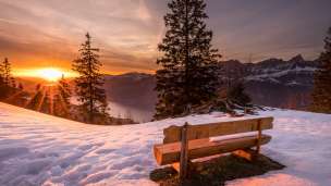 Sunbeds in winter with a view of Lake Walen