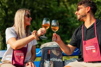 Wine tasting by the lake © Heidiland Tourism / Kevin Wildhaber