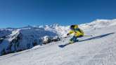 Skiers on the Flumserberg with a view of Spitzmeilen