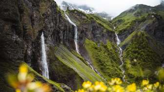 Batöni waterfall arena