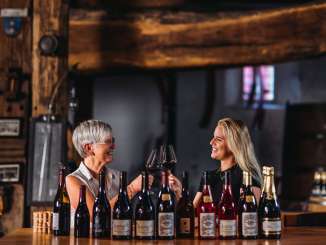 Rheinewelten_Schloss Salenegg Wine cellar, Mother and daughter, Bündner Herrschaft, Maienfeld, Salenegg Castle, Wine tasting