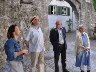 Scenic city tour in Maienfeld Actors in the small town of Maienfeld on a scenic tour of the town