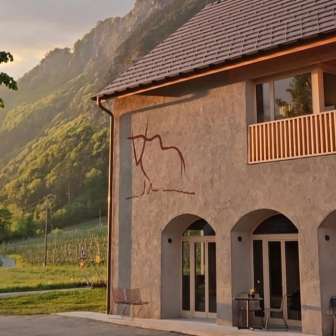 Photo of the winery from the courtyard