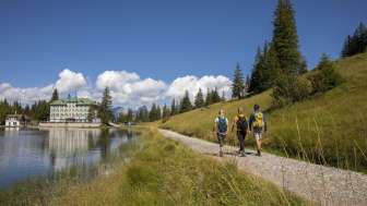 Hike to the Seebenalp Mountain Hotel © Flumserberg Cable Cars