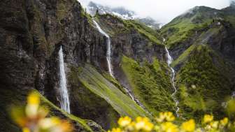 Batöni waterfall arena