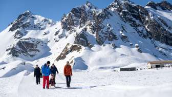 Winter hiking trail Pizol Panorama Höhenweg Snow, mountains, family outing