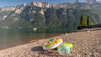 Bathing_beaches_Lake_Walen_Unterterzen Lake Walen, sun