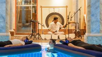 "Floating" sound bathing