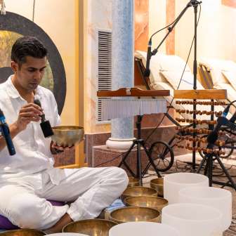 "Floating" sound bathing