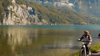 2025, Mountains, E-bike tour, Friends, Fall, Culinary tour, Multi-experience, Panorama, Switzerland Tourism, ST, Bike path, Lake Walen, Water