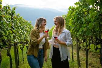 Wine tasting in the vineyards © Heidiland Tourismus