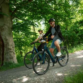 Exploring the " Bündner Herrschaft " region by e-bike. © Kevin Wildhaber