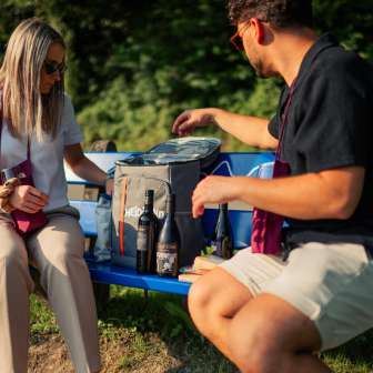 Take a look inside the backpack © Heidiland Tourism / Kevin Wildhaber