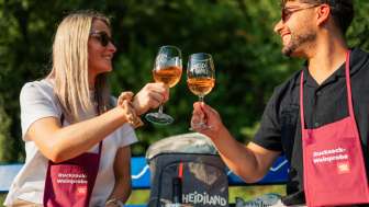 Backpack wine tasting on Lake Walen