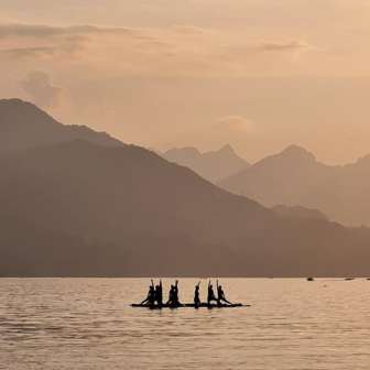 Yoga on Lake Walen © Flumserberg Mountain Railways