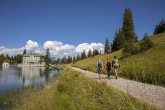Hike to the Seebenalp Mountain Hotel © Flumserberg Cable Cars