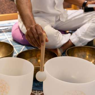 "Floating" sound bathing