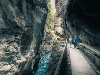 Two women hiking in the Tamina Gorge