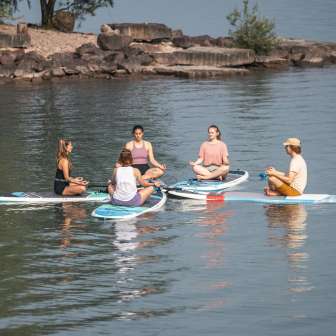 SUP Yoga on Lake Walen © Thomas Kessler Visuals