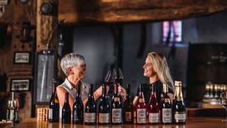 Rheinewelten_Schloss Salenegg Wine cellar, Mother and daughter, Bündner Herrschaft, Maienfeld, Salenegg Castle, Wine tasting