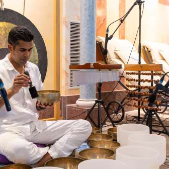 "Floating" sound bathing