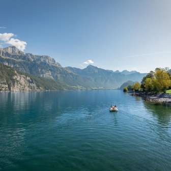 Pedal boating on Lake Walen © INTERSPORT Network Flumserberg